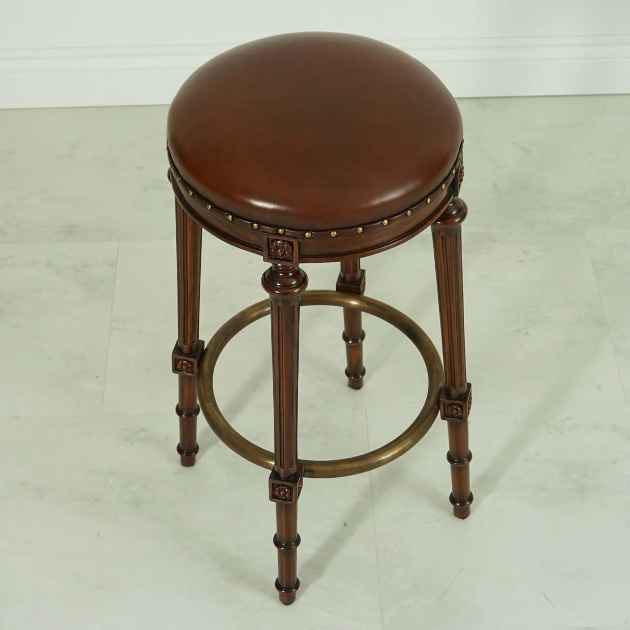 BAR STOOL ROUND WITH LEATHER Jansen Furniture